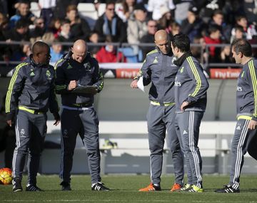 Zinedine Zidane dirigió su primer práctica como DT del Real Madrid