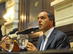 Scioli pide ayuda a intendentes por el conflicto docente