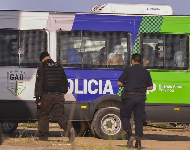 Crimen de Báez Sosa: encontraron 10 celulares y ya los desbloquearon, pero la pericia podría demorarse