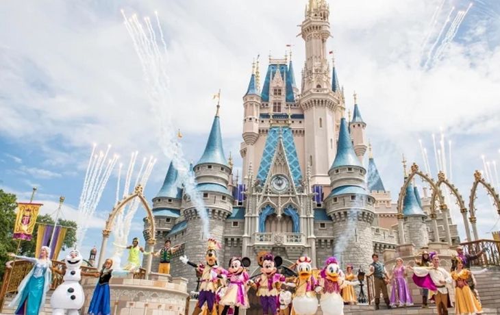 El coronavirus oblig&oacute; a cerrar los parques de Disney en Florida, Estados Unidos: ahora suspenden a los empleados