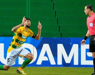Alexander Barboza celebra su gol