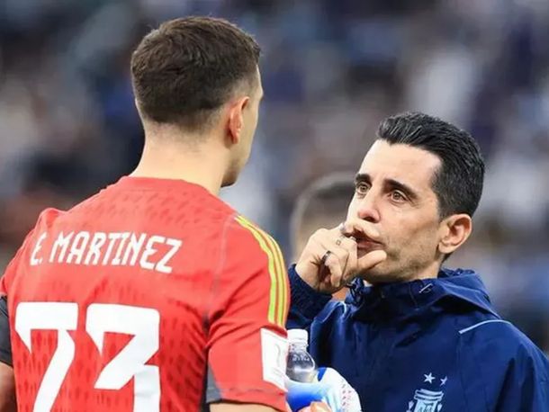 El gran elogio para Dibu Martínez de Martín Tocalli, el entrenador de arqueros