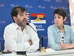 El Frente Amplio se reunirá con Lula da Silva cuando éste visite Uruguay el 25 de enero. El Frente Amplio se reunirá con Lula da Silva cuando éste visite Uruguay el 25 de enero.