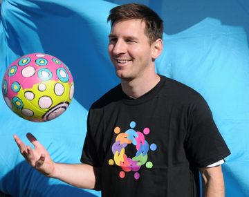 Messi y Di María participan del himno solidario del Mundial