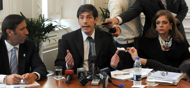 El Gobierno suspendió el decreto de reducción salarial