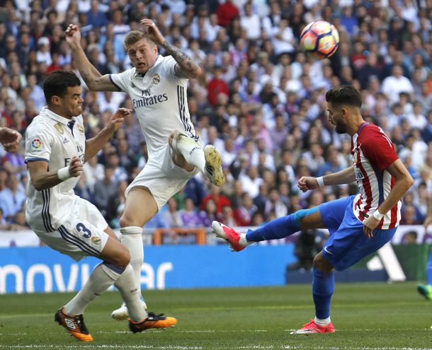 El choque entre el portugués y el alemán Tony Kroos