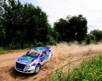 Nalbandian ya probó el auto con el que correrá en el rally
