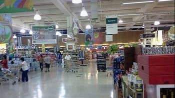 tres anos de carcel para un hombre que robo cerveza y ropa en un super tres anos de carcel para un hombre que robo cerveza y ropa en un super