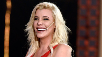 El viejo look de Charlotte con pelo rubio El viejo look de Charlotte con pelo rubio