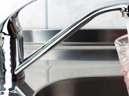 El truco para terminar con el sarro de las canillas El truco para terminar con el sarro de las canillas