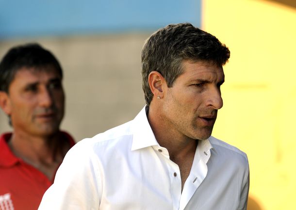 Arsenal ganó en la cancha pero por un error grosero puede perder los puntos