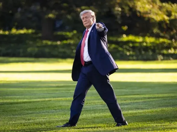 Donald Trump propone demoler la sala de prensa de la Casa Blanca para construir una pileta cubierta