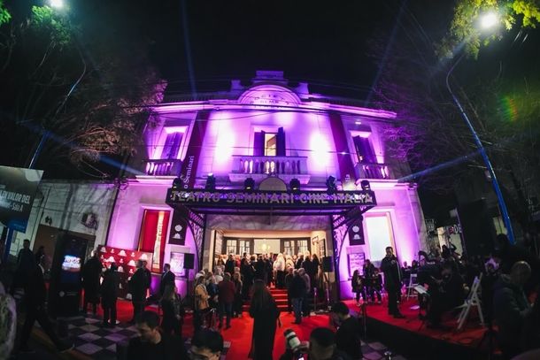 Gala histórica en Escobar: reabrió el Teatro Seminari tras una profunda puesta en valor
