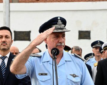 El Gobierno echó al jefe de la Fuerza Aérea por uso indebido de aviones y presunto acoso