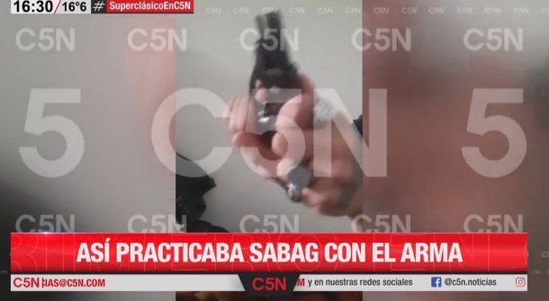 Imágenes del celular de Sabag Montiel: así practicaba con el arma en la previa al atentado