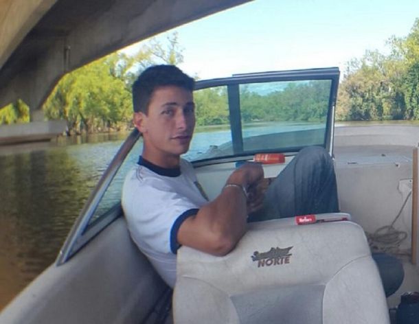 Buscan a un joven que desapareció misteriosamente cuando cruzaba en bote el río Paraná