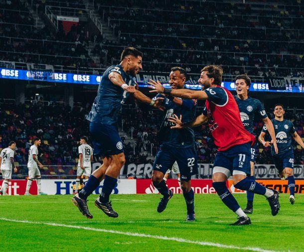 Independiente Rivadavia se lo dio vuelta a Central Córdoba en un partidazo y clasificó a octavos