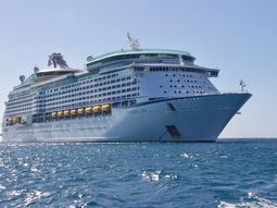 El Puerto de Colonia podrá recibir cruceros desde el año que viene, confirmó el Ministerio de Turismo, que abre las puertas al turismo de cruceros fluviales en Uruguay. El Puerto de Colonia podrá recibir cruceros desde el año que viene, confirmó el Ministerio de Turismo, que abre las puertas al turismo de cruceros fluviales en Uruguay.