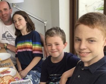 Una mamá debe elegir a qué hijo le dona un riñón