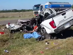 entre rios: una camioneta y un camion chocaron y murieron tres personas entre rios: una camioneta y un camion chocaron y murieron tres personas