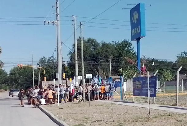 Organizaciones sociales reclamaron alimentos en supermercados del AMBA