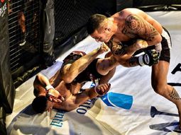 Pitbull Martínez fue el gran protagonista de la noche y se quedó con el cinturón