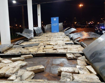 Las imágenes de un impresionante operativo antidroga: secuestran mil kilos de marihuana