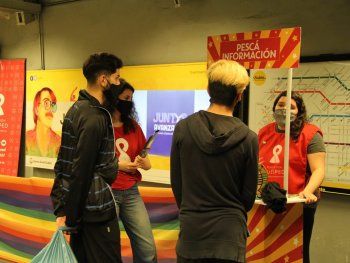 Semana del Orgullo: el Subte se sumó con una Kermessex y un mural en Retiro