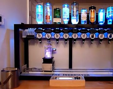 El barman robot que prepara los tragos alcohólicos perfectos