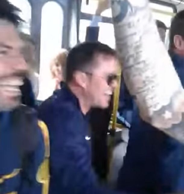 Coudet y el plantel de Central llegaron a Córdoba cantando como hinchas