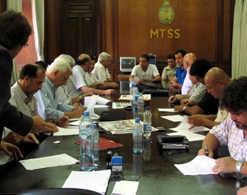 Aceiteros lograron un anticipo de $2000 a cuenta de paritarias