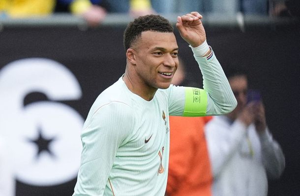 Con uno menos casi todo el segundo tiempo, Francia le ganó 2-1 a Brasil