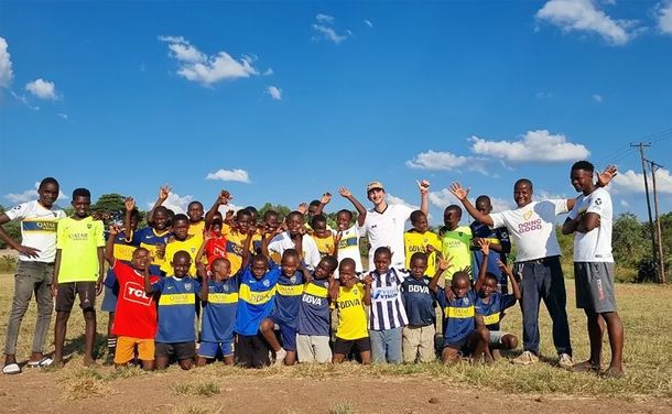 La colecta de un argentino para una cancha de fútbol en Zambia que se llamará Diego Maradona
