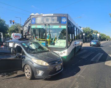 Al menos 25 heridos por un choque entre un auto y un colectivo en Pompeya