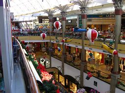 Todo listo para la super noche de compras en los shoppings