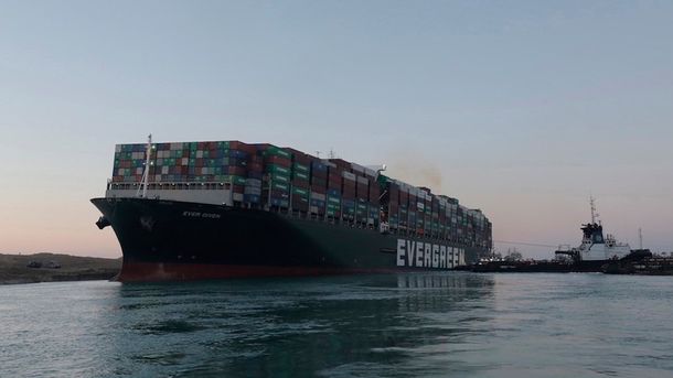 Egipto anunció que el barco que bloqueaba el canal de Suez fue desencallado