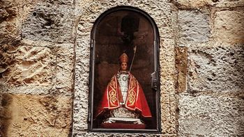 En su honor miles de personas se reunen para esta fecha en Pamplona. En su honor miles de personas se reunen para esta fecha en Pamplona.