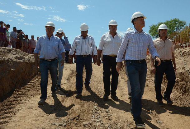 Macri recorrió la planta potabilizadora que se está construyendo en Chaco.
