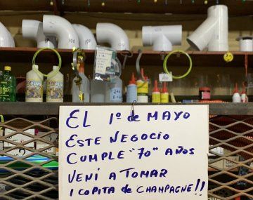 La historia viral de la abuela que festejó los 70 años de su ferretería en Lanús