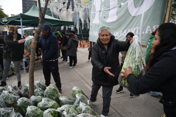 Feriazo frente a la Rural en reclamo de una ley de acceso a la tierra