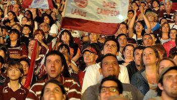 una multitud celebro el centenario del club lanus una multitud celebro el centenario del club lanus