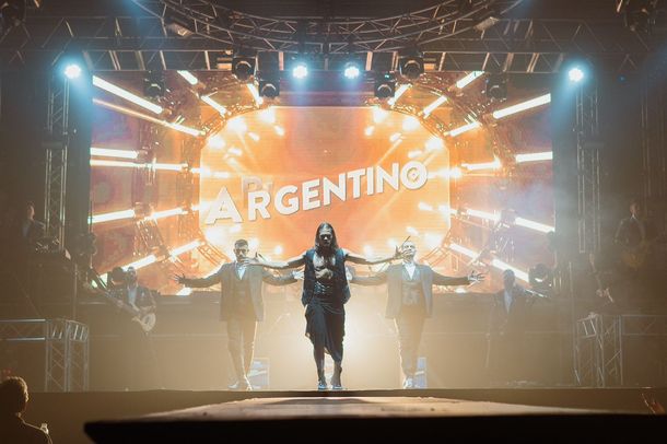 El renovado Bien Argentino tuvo un debut soñado y a sala llena en Carlos Paz