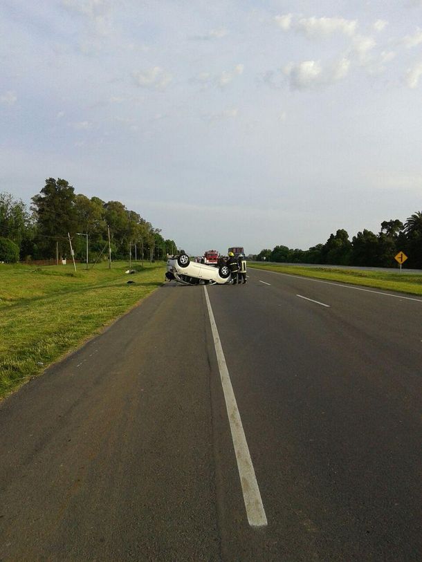 Cinco heridos tras un choque y vuelco sobre la Ruta 2