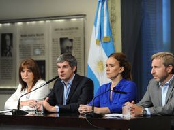 michetti y pena recibieron en casa rosada a los jefes de bloque del senado michetti y pena recibieron en casa rosada a los jefes de bloque del senado