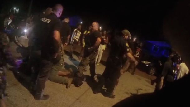 Estados Unidos: la Policía interrumpió una fiesta con miles de personas en plena pandemia