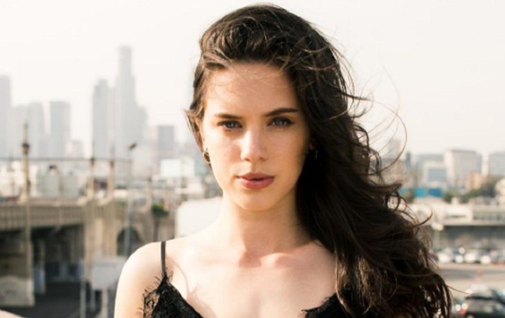 Delfina Chaves, en lencería desde California