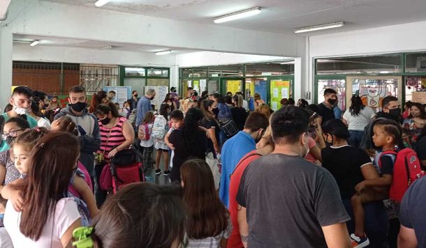 Vuelta a clases en la Ciudad: tumultos e irregularidades en el primer día del protocolo