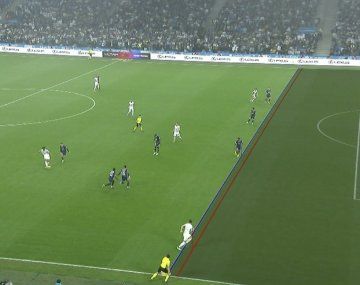 El VAR es figura del clásico que tiene a Messi y Sampaoli: dos goles anulados en 20 minutos