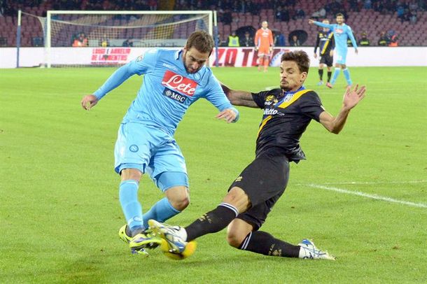 Con Higuaín de titular, Nápoli cayó ante Parma como local