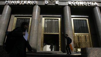 oficializaron la emision de dos bonos por $40 mil millones oficializaron la emision de dos bonos por $40 mil millones